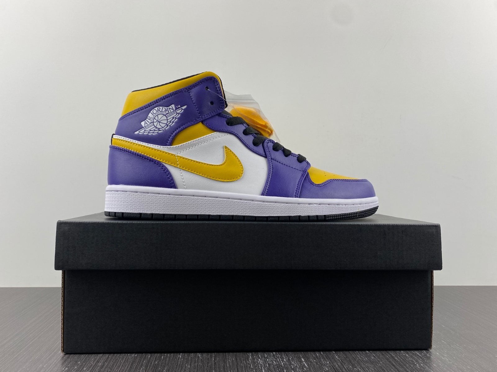 Air Jordan 1 Mid DQ8426-517